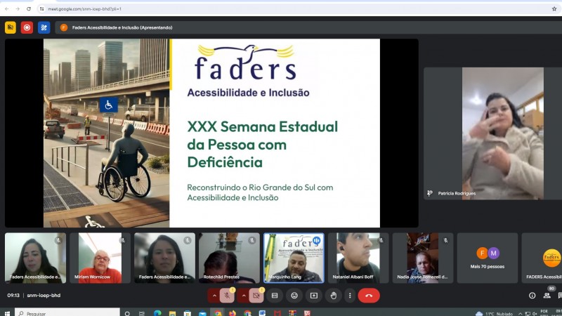 foto da tela do computador - na parte superior esquerda aberta uma imagem com um cadeirante, a logo da faders e escrito em verde XXX Semana estadual da Pessoa com Deficiência - Reconstruindo o Rio Grande do Sul com Acessibilidade e Inclusão- ao redor imagem das pessoas presentes na reunião de forma on line
